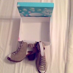 Soda Aran Natural Open Toe Sandal Size 7.5